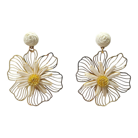 Woven Daisy on Metal Floral Backing Hanging Earrings Set (Off-White)