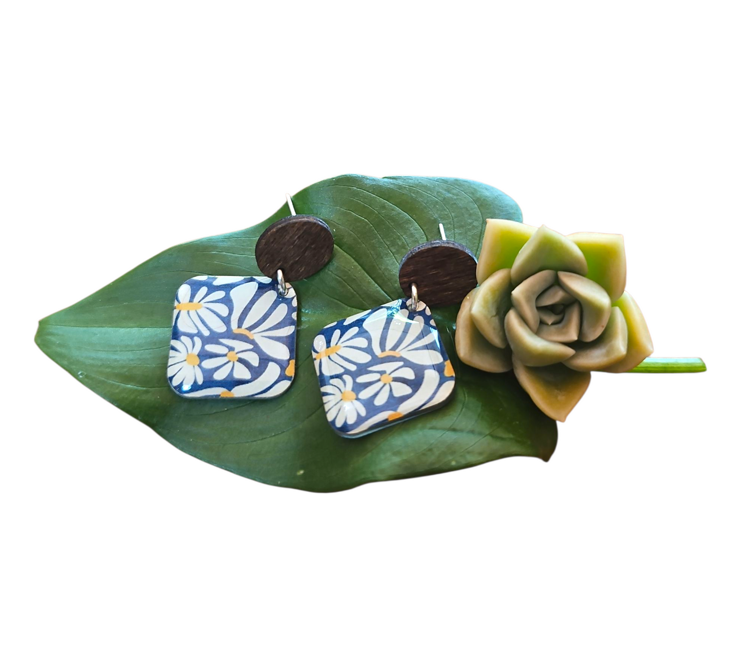 DAISY BLUE/WOOD SQUARE EARRINGS (In Wooden Gift Box)