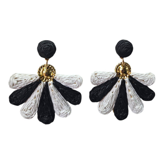Bright Daisy Hanging/Metal Backing Earrings Set (Black/White)