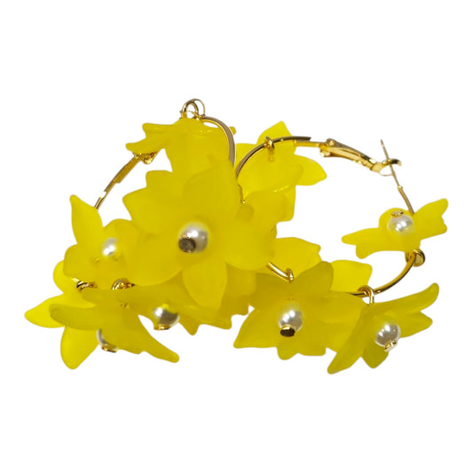 String of Daisies on a Loop Earring Set (Yellow)