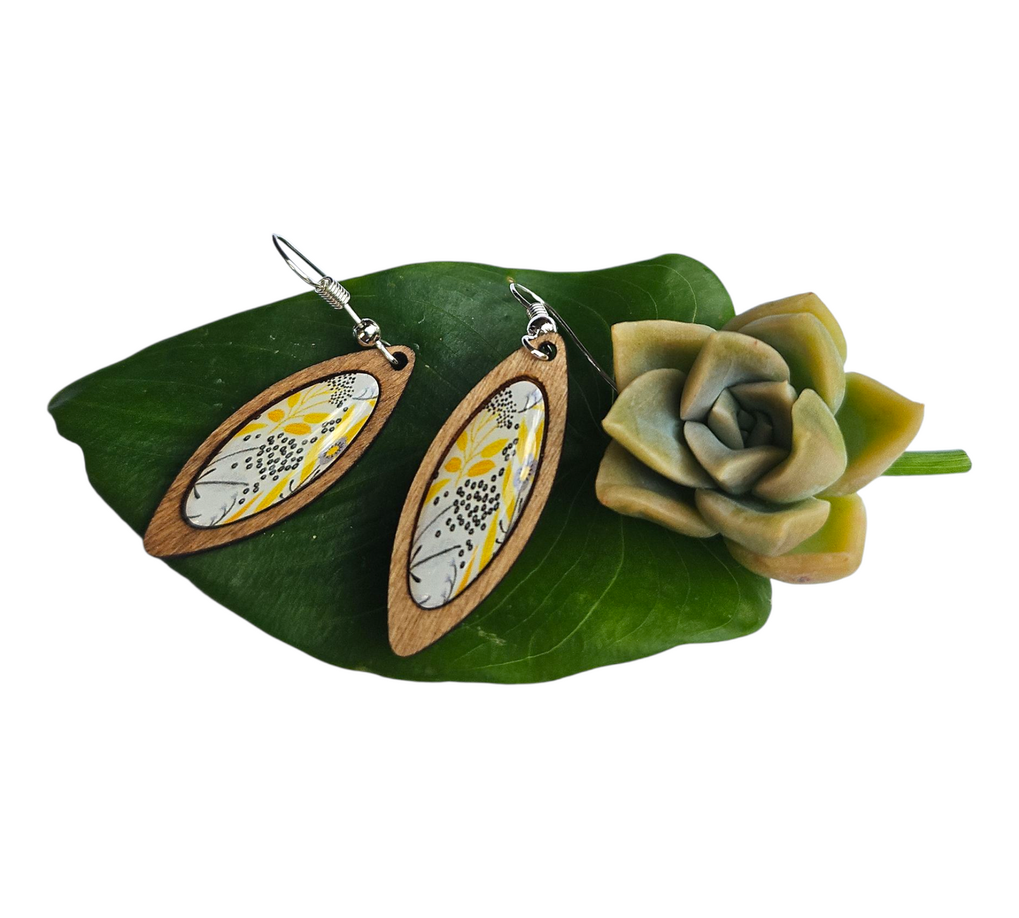 SUNNY FIELDS/OVAL WOOD FRAME EARRINGS (In Wooden Gift Box)