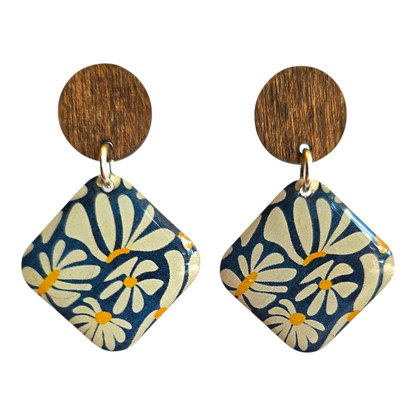 DAISY BLUE/WOOD SQUARE EARRINGS (In Wooden Gift Box)