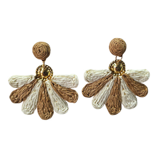 Bright Daisy Hanging/Metal Backing Earrings Set (Cream/Brown)