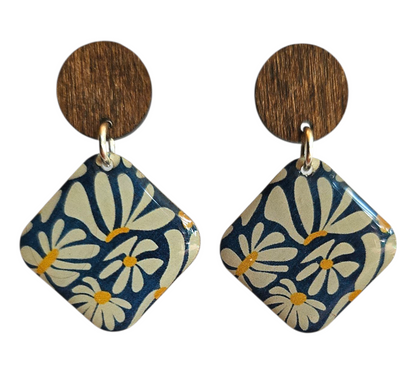 DAISY BLUE/WOOD SQUARE EARRINGS (In Wooden Gift Box)